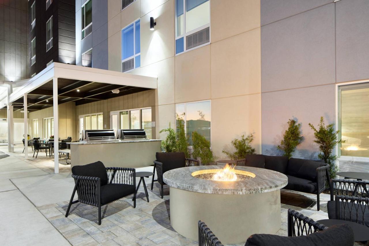 Towneplace Suites By Marriott Tampa Casino Area Exterior foto