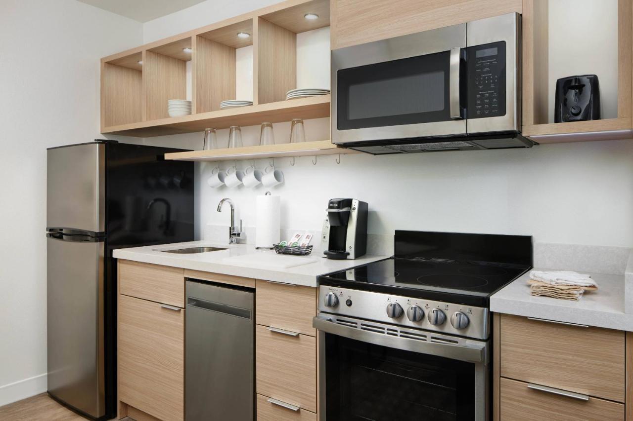 Towneplace Suites By Marriott Tampa Casino Area Orient Park Exterior foto